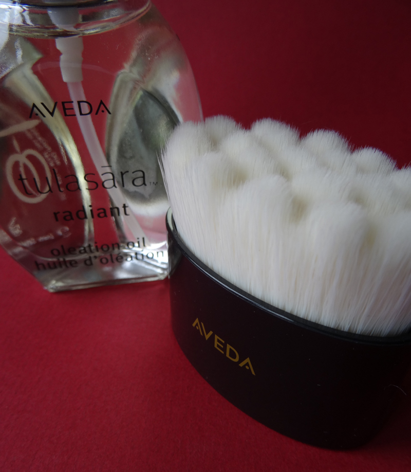 beautyblog-aveda-tulasara-radiant-og-brush