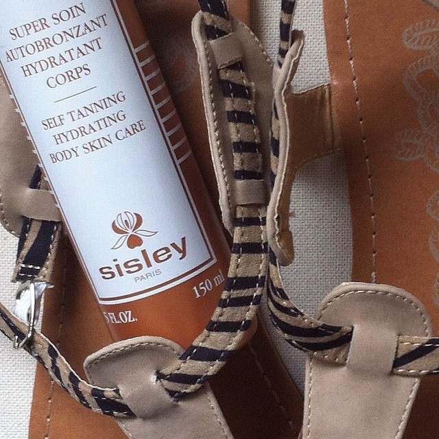 Sisley-self-tanning-hydrating-body-skin-care