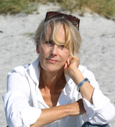 lise på strand, low res, beskåret